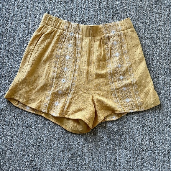 American Eagle Yellow Embroidered Summer Shorts  Size Extra Small - Picture 4 of 4
